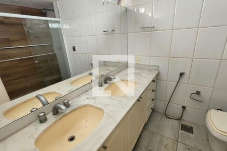 Apartamento à venda com 200m², 4 quartos e 2 vagasBanheiro da Suíte