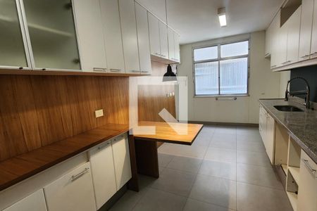 Apartamento à venda com 200m², 4 quartos e 2 vagasCozinha