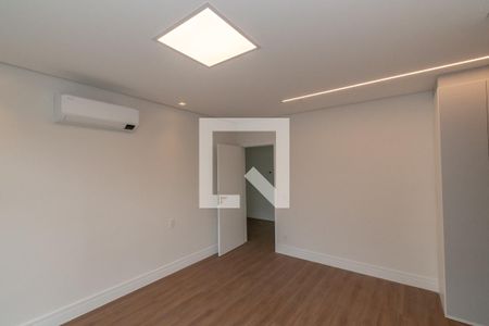 Casa de condomínio à venda com 440m², 4 quartos e 4 vagas Casa de condomínio à venda com 440m², 4 quartos e 4 vagasSuite 1