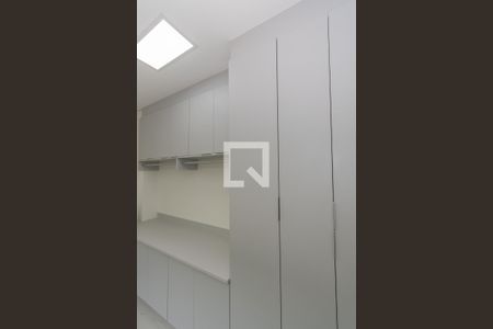 Casa de condomínio à venda com 440m², 4 quartos e 4 vagas Casa de condomínio à venda com 440m², 4 quartos e 4 vagasÁrea de Serviço