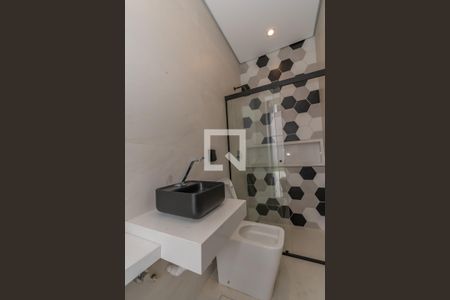 Casa de condomínio à venda com 440m², 4 quartos e 4 vagas Casa de condomínio à venda com 440m², 4 quartos e 4 vagasBanheiro Externo