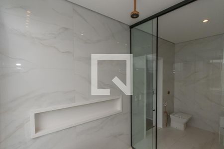 Casa de condomínio à venda com 440m², 4 quartos e 4 vagas Casa de condomínio à venda com 440m², 4 quartos e 4 vagasBanheiro Suite Master