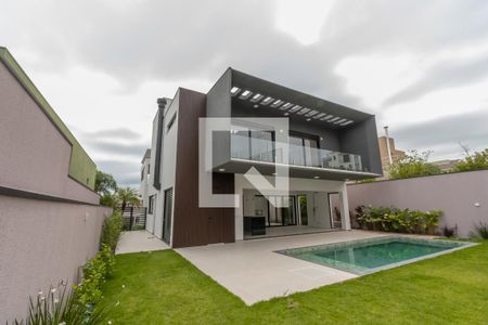Casa de condomínio à venda com 440m², 4 quartos e 4 vagas Casa de condomínio à venda com 440m², 4 quartos e 4 vagasQuintal