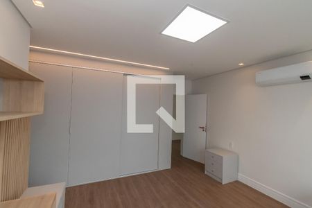 Casa de condomínio à venda com 440m², 4 quartos e 4 vagas Casa de condomínio à venda com 440m², 4 quartos e 4 vagasSuite 2