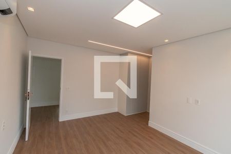 Casa de condomínio à venda com 440m², 4 quartos e 4 vagas Casa de condomínio à venda com 440m², 4 quartos e 4 vagasSuite 1