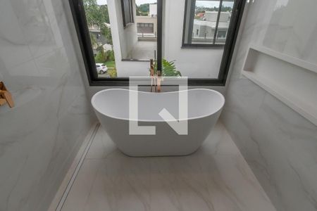 Casa de condomínio à venda com 440m², 4 quartos e 4 vagas Casa de condomínio à venda com 440m², 4 quartos e 4 vagasDetalhe Banheiro Suite Master