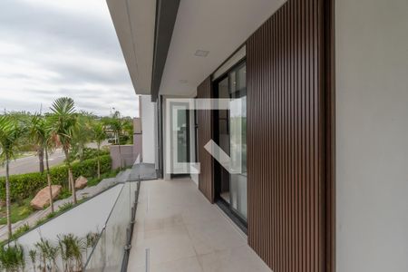 Casa de condomínio à venda com 440m², 4 quartos e 4 vagas Casa de condomínio à venda com 440m², 4 quartos e 4 vagasVaranda Escritório