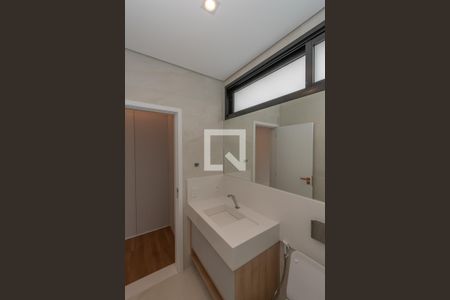 Casa de condomínio à venda com 440m², 4 quartos e 4 vagas Casa de condomínio à venda com 440m², 4 quartos e 4 vagasBanheiro da Suíte 1