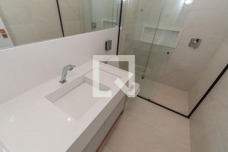 Casa de condomínio à venda com 440m², 4 quartos e 4 vagas Casa de condomínio à venda com 440m², 4 quartos e 4 vagasBanheiro da Suíte 1