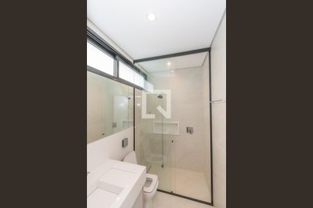 Casa de condomínio à venda com 440m², 4 quartos e 4 vagas Casa de condomínio à venda com 440m², 4 quartos e 4 vagasBanheiro da Suíte 1