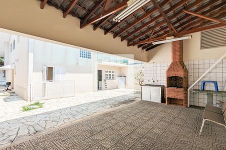 Casa à venda com 240m², 3 quartos e 3 vagasChurrasqueira