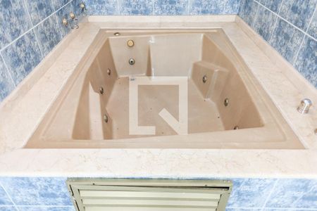 Casa à venda com 240m², 3 quartos e 3 vagasBanheiro da suíte