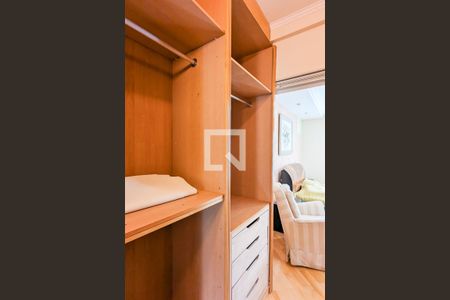 Casa à venda com 240m², 3 quartos e 3 vagasCloset da suíte
