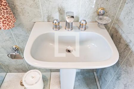 Casa à venda com 240m², 3 quartos e 3 vagasBanheiro