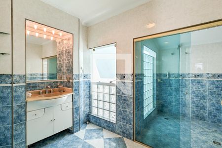 Casa à venda com 240m², 3 quartos e 3 vagasBanheiro da suíte