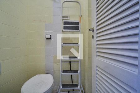 Apartamento à venda com 75m², 2 quartos e sem vaga Apartamento à venda com 75m², 2 quartos e sem vagaBanheiro de Serviço