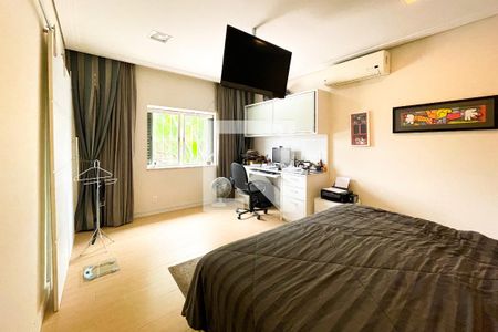 Casa para alugar com 520m², 5 quartos e 3 vagas Casa para alugar com 520m², 5 quartos e 3 vagasQuarto 1