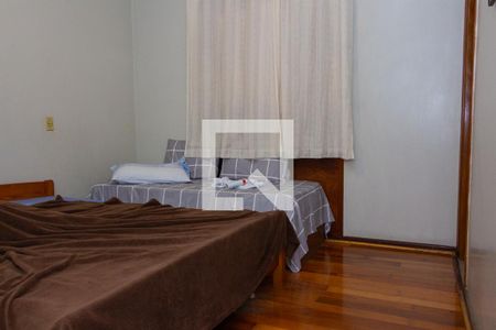 Casa à venda com 332m², 4 quartos e 3 vagasQuarto