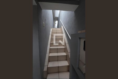 Casa à venda com 250m², 4 quartos e 1 vaga Casa à venda com 250m², 4 quartos e 1 vagaEscada