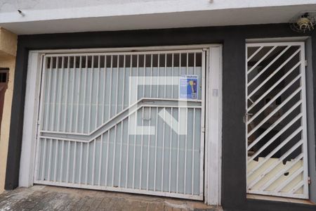 Casa à venda com 250m², 4 quartos e 1 vaga Casa à venda com 250m², 4 quartos e 1 vagaFachada