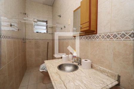 Casa à venda com 250m², 4 quartos e 1 vaga Casa à venda com 250m², 4 quartos e 1 vagaBanheiro da edicula