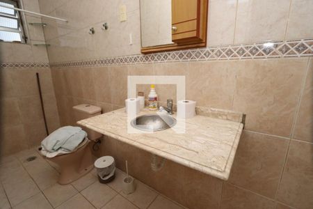 Casa à venda com 250m², 4 quartos e 1 vaga Casa à venda com 250m², 4 quartos e 1 vagaBanheiro da edicula