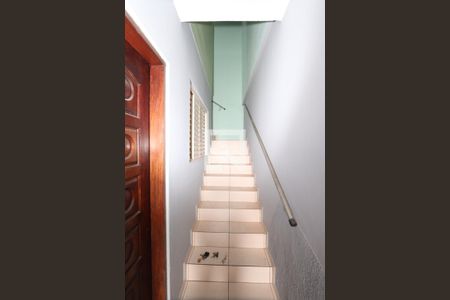 Casa à venda com 250m², 4 quartos e 1 vaga Casa à venda com 250m², 4 quartos e 1 vagaEscada