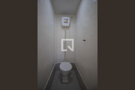 Apartamento à venda com 90m², 2 quartos e sem vagaBanheiro da Área de serviço