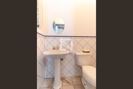 Casa à venda com 500m², 4 quartos e 7 vagas Casa à venda com 500m², 4 quartos e 7 vagasEdícula - Banheiro