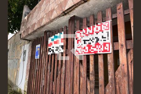 Casa à venda com 150m², 5 quartos e 2 vagas Casa à venda com 150m², 5 quartos e 2 vagasFachada
