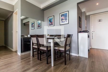 Sala de apartamento para alugar com 2 quartos, 74m² em Jardim Tupanci, Barueri