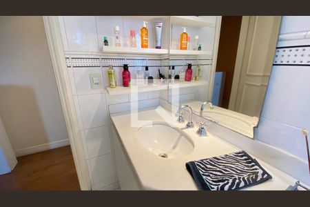 Apartamento à venda com 196m², 3 quartos e 3 vagasBanheiro Suíte 1