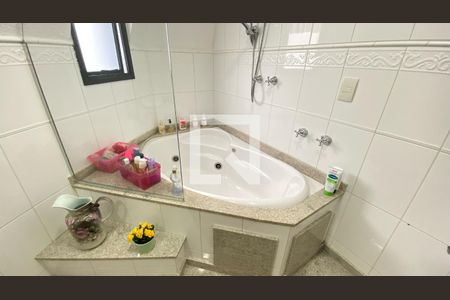 Apartamento à venda com 196m², 3 quartos e 3 vagasBanheiro Suíte 3