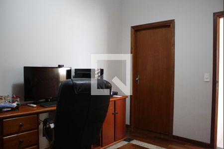 Casa à venda com 337m², 3 quartos e 5 vagasEscritório 2