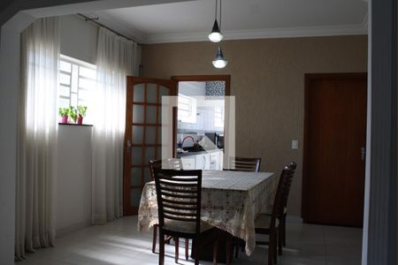 Casa à venda com 337m², 3 quartos e 5 vagasSala de jantar 2