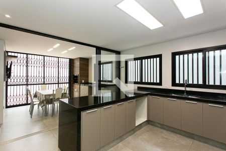 Casa à venda com 320m², 5 quartos e 5 vagasCozinha