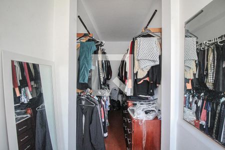 Casa à venda com 300m², 5 quartos e 4 vagas Casa à venda com 300m², 5 quartos e 4 vagasCloset da suíte 1