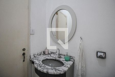 Casa à venda com 300m², 5 quartos e 4 vagas Casa à venda com 300m², 5 quartos e 4 vagasLavabo