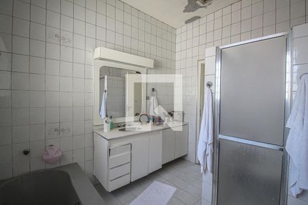 Casa à venda com 300m², 5 quartos e 4 vagas Casa à venda com 300m², 5 quartos e 4 vagasBanheiro da Suíte 2