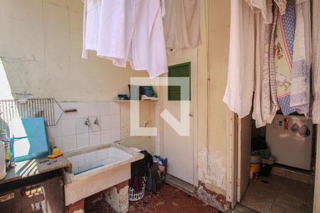 Casa à venda com 300m², 5 quartos e 4 vagas Casa à venda com 300m², 5 quartos e 4 vagasÁrea de Serviço