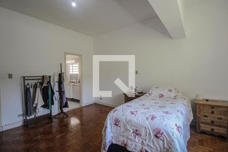 Casa à venda com 300m², 5 quartos e 4 vagas Casa à venda com 300m², 5 quartos e 4 vagasSuite 2