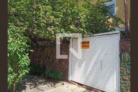 Casa à venda com 300m², 5 quartos e 4 vagas Casa à venda com 300m², 5 quartos e 4 vagasFachada