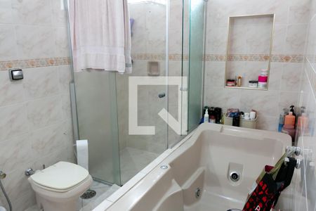 Casa à venda com 215m², 3 quartos e 3 vagasBanheiro da Suíte