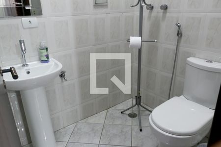 Casa à venda com 215m², 3 quartos e 3 vagasBanheiro 4