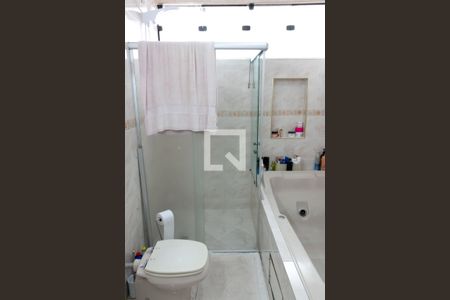 Casa à venda com 215m², 3 quartos e 3 vagasBanheiro da Suíte