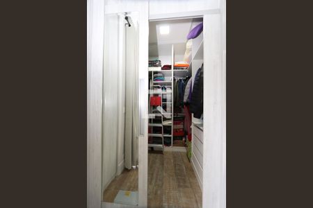 Casa à venda com 150m², 3 quartos e 4 vagas Casa à venda com 150m², 3 quartos e 4 vagasCloset