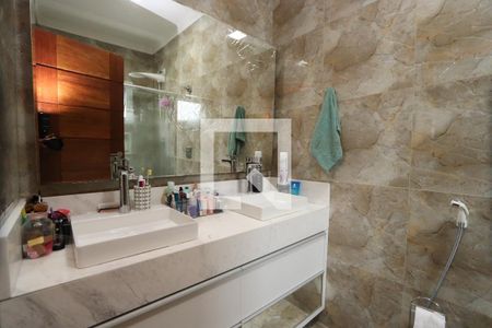 Casa à venda com 150m², 3 quartos e 4 vagas Casa à venda com 150m², 3 quartos e 4 vagasBanheiro