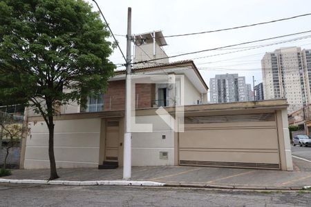 Casa à venda com 150m², 3 quartos e 4 vagas Casa à venda com 150m², 3 quartos e 4 vagasFachada