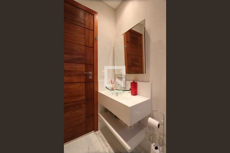 Casa à venda com 150m², 3 quartos e 4 vagas Casa à venda com 150m², 3 quartos e 4 vagasBanheiro