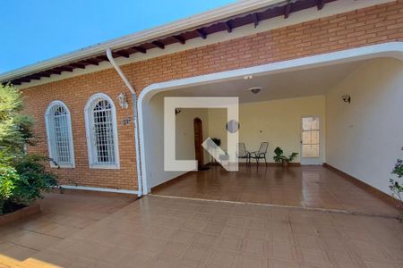 Casa à venda com 169m², 4 quartos e 2 vagasGaragem - Quintal